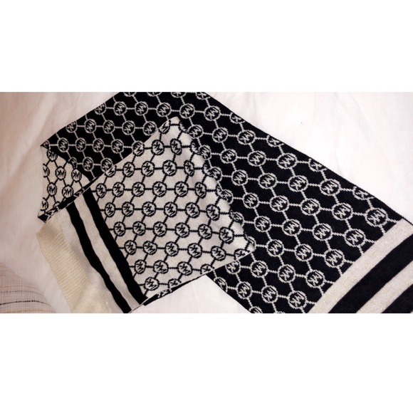 Michael Kors Scarf - Picture 4 of 6